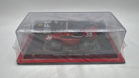 Ferrari 553 F1 Mike Hawthorn 1954 1/24, Sigillato con fascicolo, Sigillo in plastica lievemente rovinato.