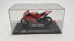 Yamaha YZR-M1 Ruben Xaus 2005 1/24 senza scatola originale, teca danneggiata - scala 1:24