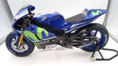 Yamaha YZR-M1 Valentino Rossi 2016 1/4, kit montato in perfette condizioni, cavalletto mancante di una ruota - foto 3