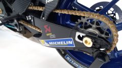 Yamaha YZR-M1 Valentino Rossi 2016 1/4, kit montato in perfette condizioni, cavalletto mancante di una ruota - foto 7