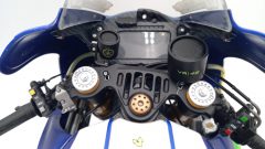 Yamaha YZR-M1 Valentino Rossi 2016 1/4, kit montato in perfette condizioni, cavalletto mancante di una ruota - foto 9