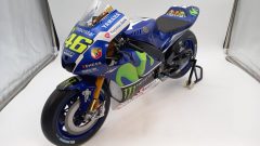Yamaha YZR-M1 Valentino Rossi 2016 1/4, kit montato in perfette condizioni, cavalletto mancante di una ruota - scala 1:4
