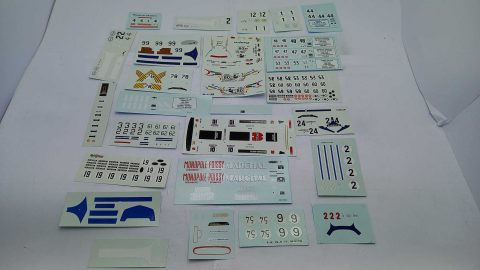 Lotto di 25 decals assortite per modelli in scala 1/43