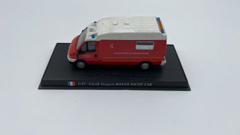 VSAB Peugeot BOXER PICOT 2.5D 1/57 vigili del fuoco, vernice bianca crepata, senza scatola originale