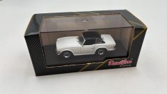 Detailcars Triumph TR 6 with hard top 1969 1/43 - scala 1:43
