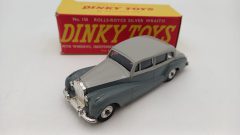 Dinky Toys Rolls-Royce Silver Wraith 1/41, modello in ottime condizioni, confezione lievemente usurata - scala 1:41