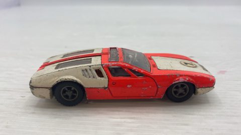 Dinky Toys De Tomaso Mangusta 1/43 senza scatola originale, segni di usura, vernice e decals rovinate