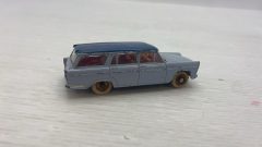 Dinky Toys Fiat 1800 1/43 senza scatola originale, segni di usura, vernice rovinata, ruote consumate - scala 1:43