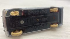 Dinky Toys Fiat 1800 1/43 senza scatola originale, segni di usura, vernice rovinata, ruote consumate - foto 2