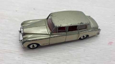 Dinky Toys Rolls Royce Phantom V 1/43 senza scatola originale, vernice rovinata, segni del tempo