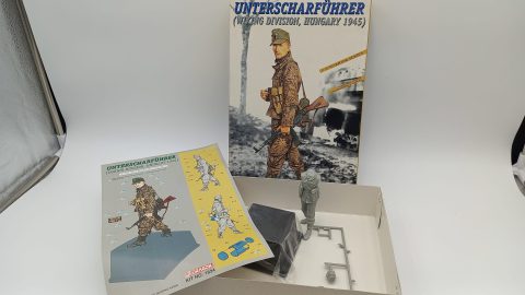 Dragon Unterscharfuhrer Wiking Division Hungary 1945 1/16, kit iniziato