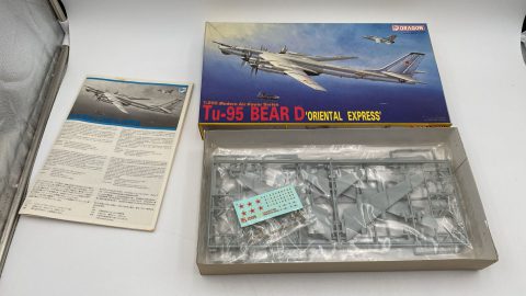 Dragon Tu-95 Bear D Oriental Express 1/200