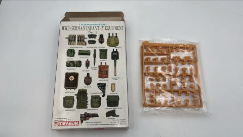 Dragon WWII German Infantry Equipment Set 1 1/35 kit di montaggio equipaggiamento fanteria