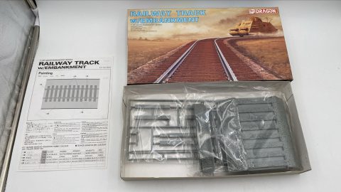 Dragon Railway Track w/Embankment 1/35