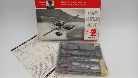 Delta 2 Macchi Castoldi MC72 1/72, confezione lievemente usurata