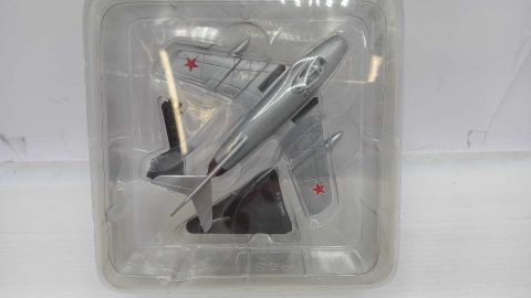 Aereo militare Mig-15 1951 1/102