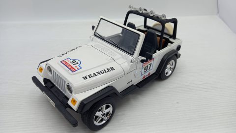 Solido Jeep Wrangler 1/19, senza scatola originale, qualche piccola imperfezione sulle decals