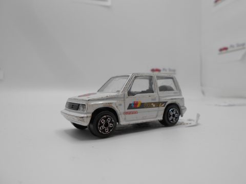 BBurago Suzuki Vitara, 1/43. Usurata e senza scatola originale