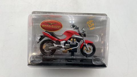 Moto Guzzi Breva V1100 IE 1/24