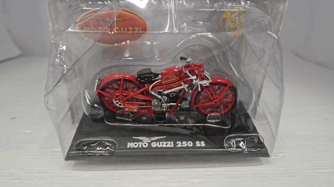 Moto Guzzi 250 SS 1/24Scatola rovinata