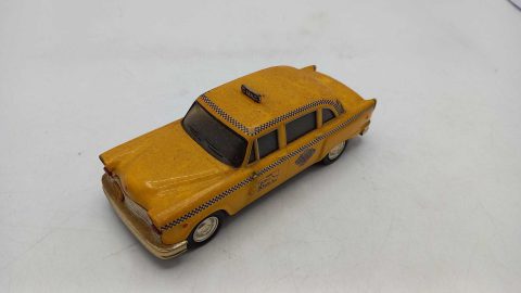 Checker Taxi 1/43, senza scatola originale, modello da rivedere e pulire