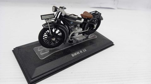 BMW R 32 1/24, senza confezione