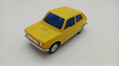 Fiat 127 in scala indicativa 1/24, normali segni del tempo, buone condizioni, senza scatola - scala 1:24