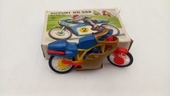 CGGC Suzuki RG 500 1/24, codice originale 396/16, kit in plastica montato - foto 2