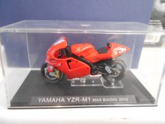 Yamaha YZR-M1 Max Biaggi 2002 1/24, senza scatola originale - scala 1:24