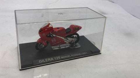 Gilera 125 Manuel Poggiali 2001 1/24 senza scatola