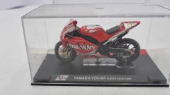 Yamaha YZR M1 Ruben Xaus 2005 1/24, teca rotta - scala 1:24