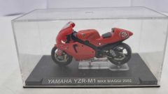 Yamaha YZR M1 Max Biaggi 2002 1/24 - scala 1:24