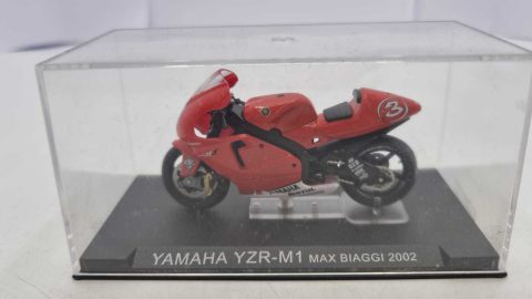 Yamaha YZR M1 Max Biaggi 2002 1/24