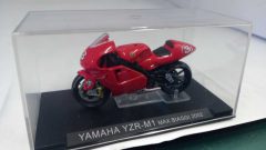 Yamaha YZR-M1 Max Biaggi 2002 1/24, senza scatola originale - scala 1:24