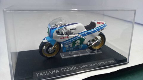 Yamaha TZ250L C. Sarron 1984 1/24, senza scatola originale