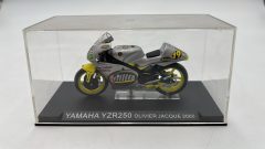 Yamaha YZR250 Olivier Jacque 2000 1/24, senza scatola originale - scala 1:24