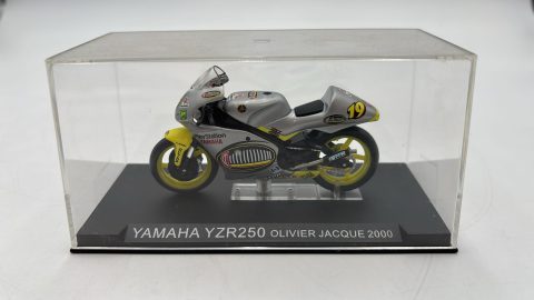 Yamaha YZR250 Olivier Jacque 2000 1/24, senza scatola originale