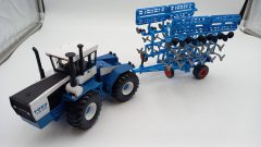 ERTL Ford FW-60 con coltivatore trainato 1/32, in perfette condizioni, senza scatola originale - scala 1:32
