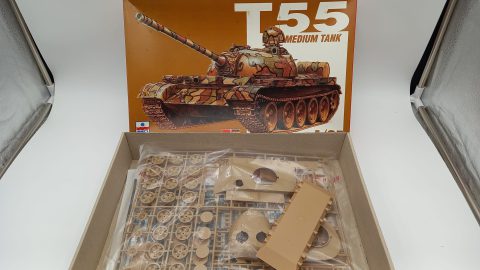 Esci Ertl T55 medium tank 1/35, confezione lievemente usurata