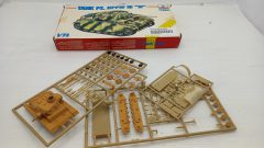 Esci Tank Pz. Kpfw III N 1/72, kit di montaggio già iniziato, scatola usurata - scala 1:72