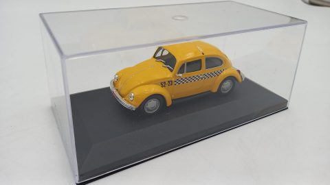 Volkswagen Beetle Taxi Rio de Janerio 1985 1/43, mancante insegna sopra il tettuccio, senza scatola originale