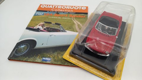 Fabbri Fiat 124 Sport Spider 1400 1967 1/24, completo di rivista, confezione modello usurata