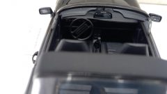 Franklin Mint Porsche 911 Carrera Targa 1/24, lievissima fioritura vernice, confezione usurata - foto 2