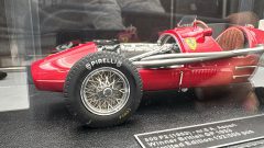 GP Replicas Ferrari 500 F2 A. Ascari n.5 Winner British GP 1953 1/18 - foto 4