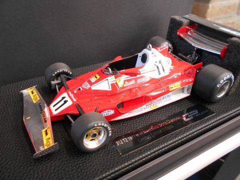 GP Replicas Ferrari 312 T2 N. Lauda World Champion 1977 1/18, scatola esterna lievemente usurata