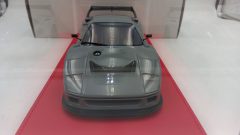 GT Spirit Ferrari F40 Competizione 2022 1/18, in teca di plexiglass con base similpelle, completo di scatola originale - foto 2