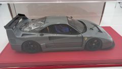 GT Spirit Ferrari F40 Competizione 2022 1/18, in teca di plexiglass con base similpelle, completo di scatola originale - foto 5