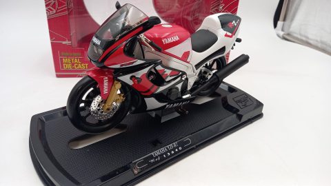 Guiloy Yamaha YZF-R7 1/10