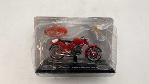 Moto Guzzi Due Cilindri 250 1/24