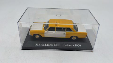 Mercedes 240D Beirut 1970 Taxi 1/43 senza scatola